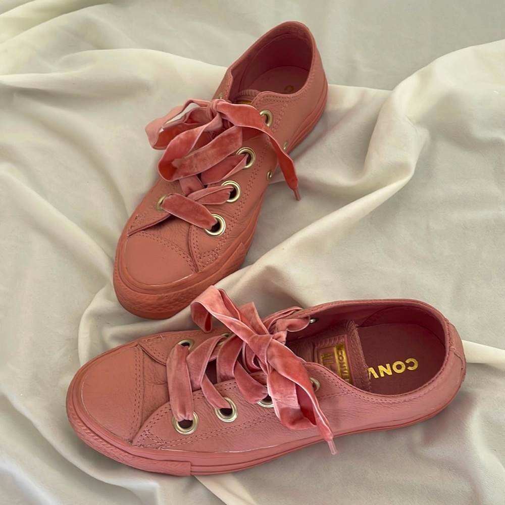 Leather Converse w Velvet Ribbon Laces